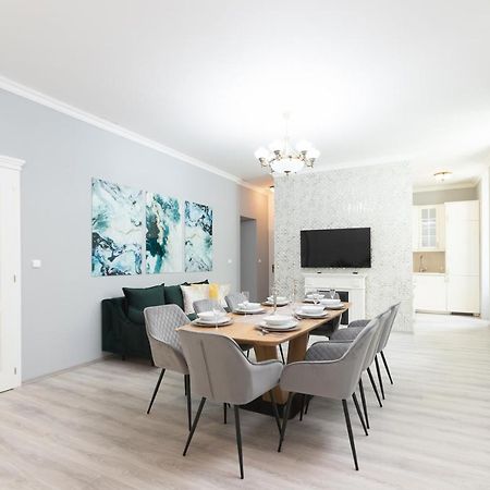 Luxury Central 150M2 Apartment On Wencelas Square With Private Garage Prag Dış mekan fotoğraf