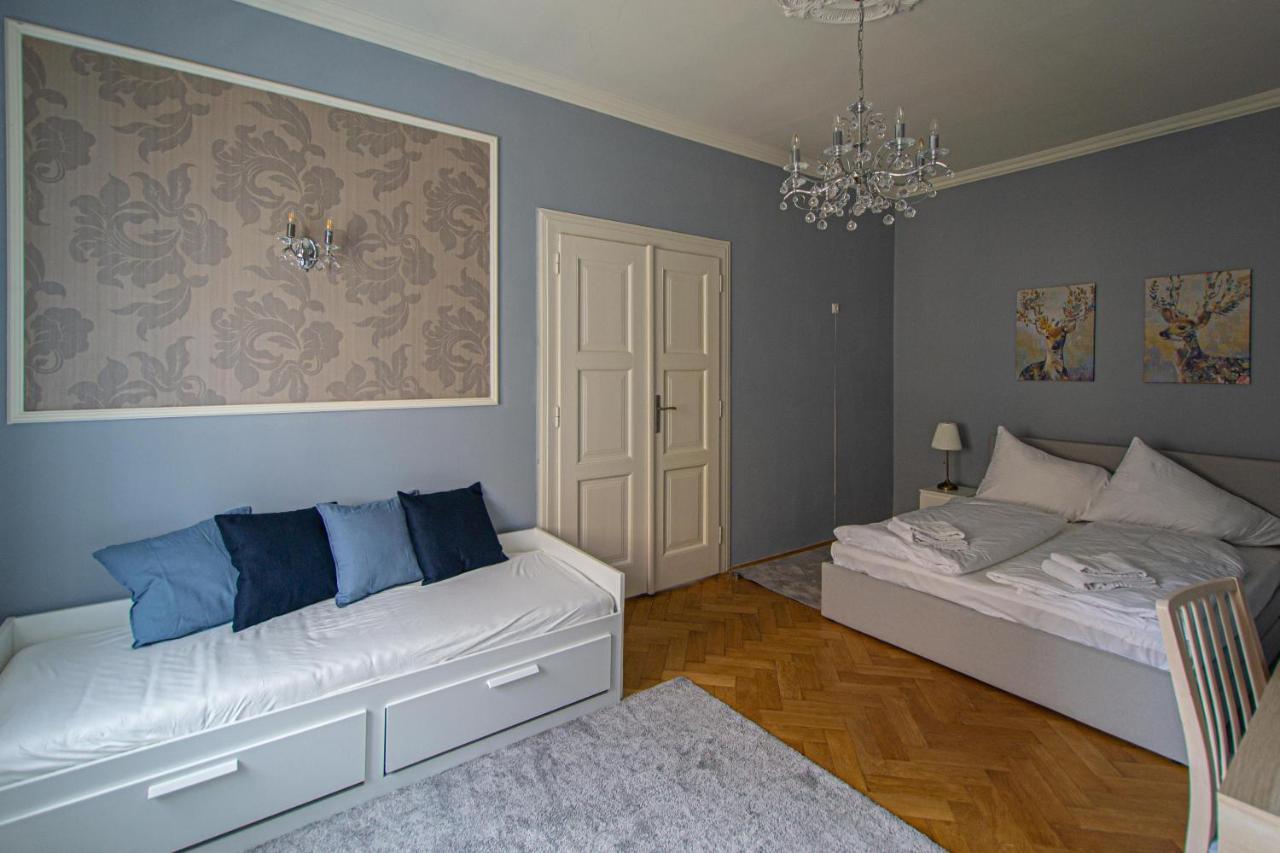 Luxury Central 150M2 Apartment On Wencelas Square With Private Garage Prag Dış mekan fotoğraf