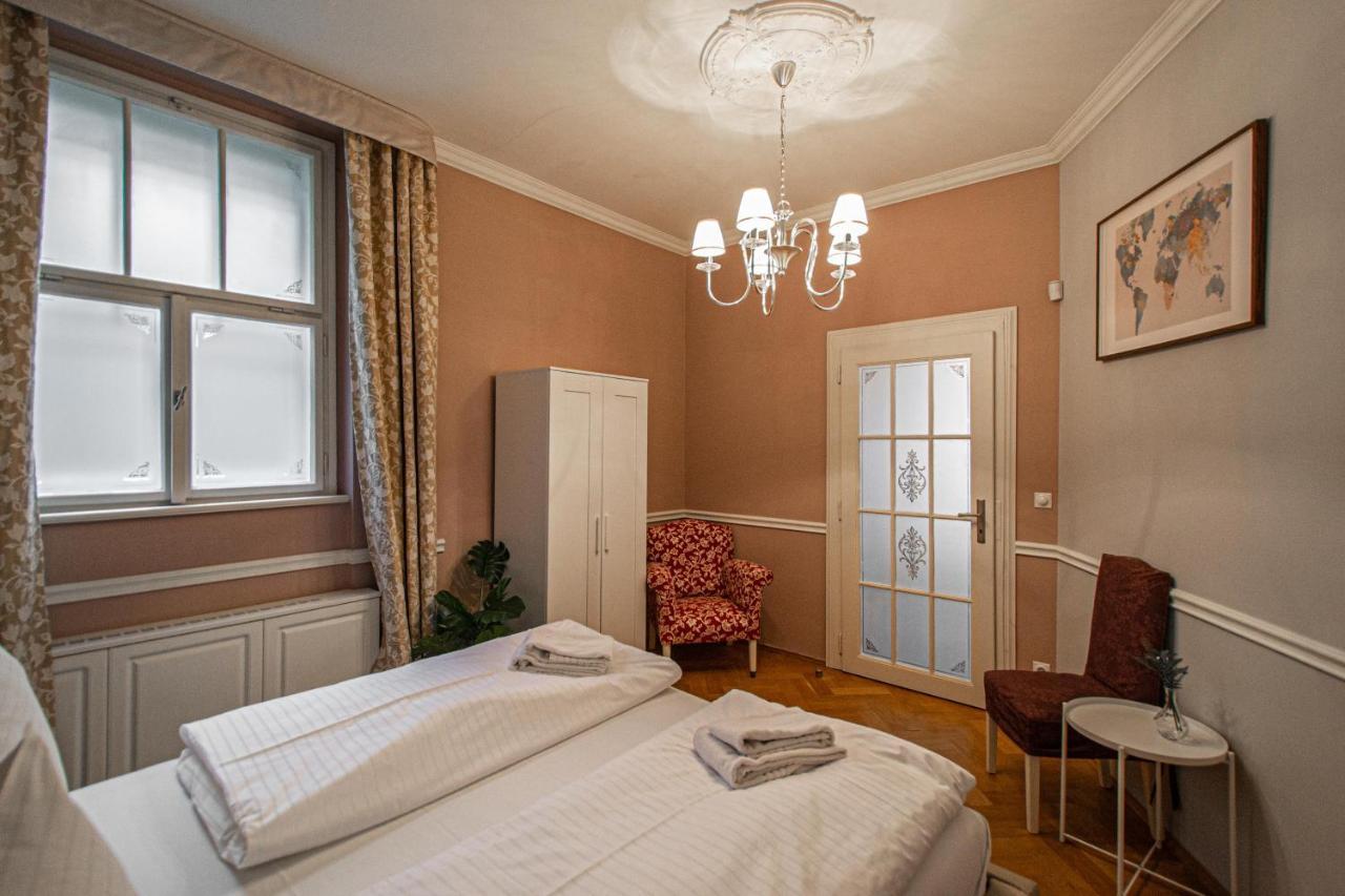 Luxury Central 150M2 Apartment On Wencelas Square With Private Garage Prag Dış mekan fotoğraf