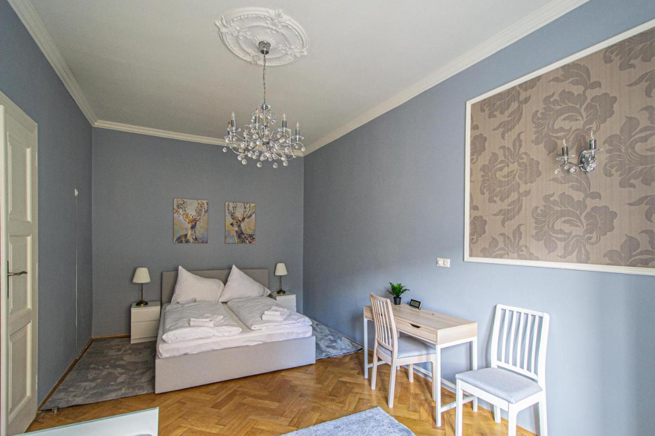 Luxury Central 150M2 Apartment On Wencelas Square With Private Garage Prag Dış mekan fotoğraf