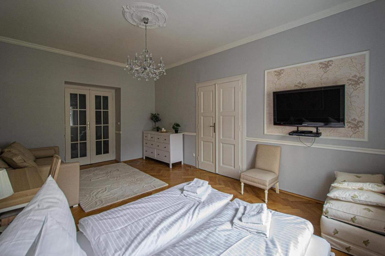 Luxury Central 150M2 Apartment On Wencelas Square With Private Garage Prag Dış mekan fotoğraf