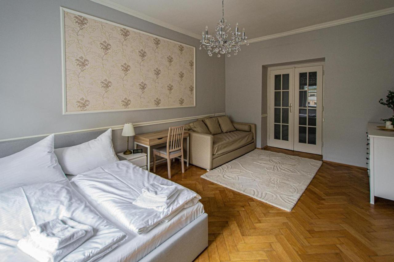 Luxury Central 150M2 Apartment On Wencelas Square With Private Garage Prag Dış mekan fotoğraf