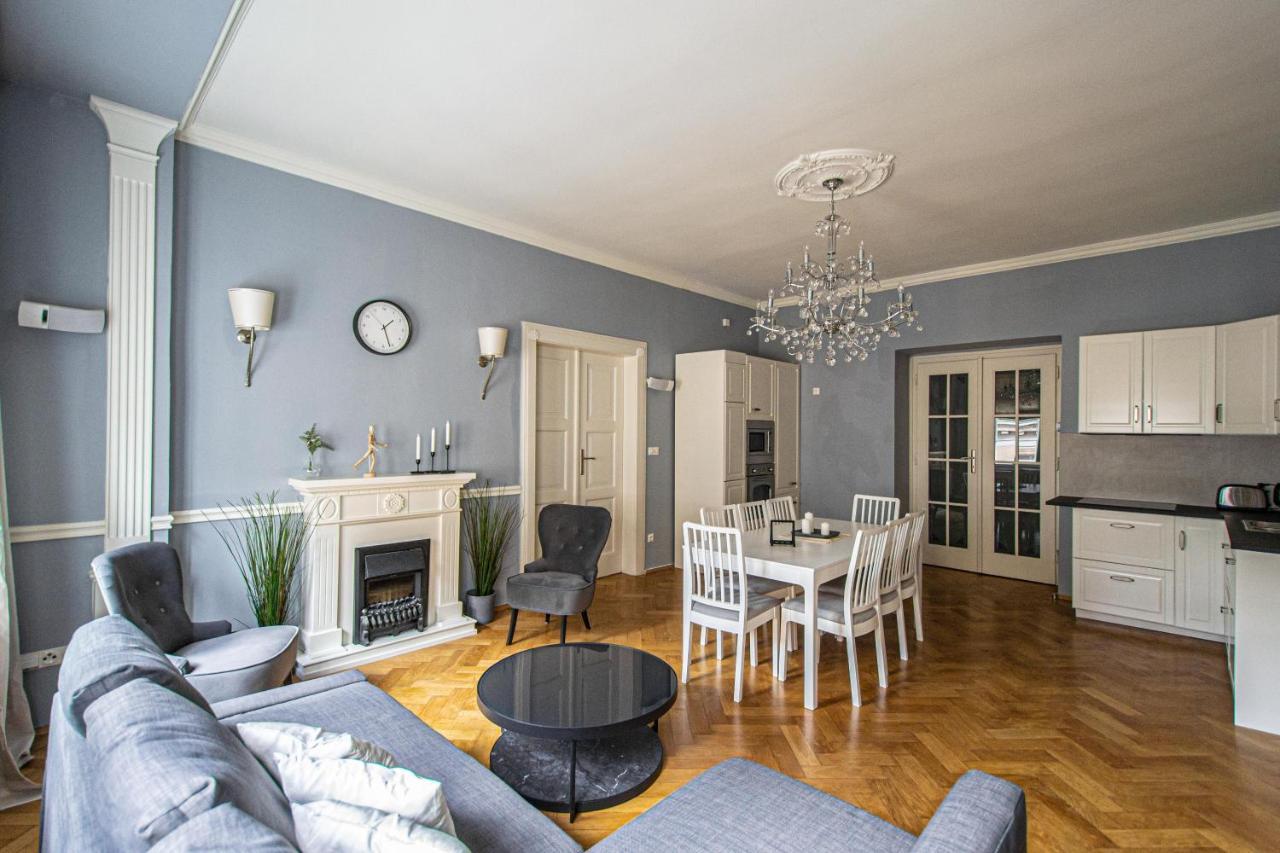 Luxury Central 150M2 Apartment On Wencelas Square With Private Garage Prag Dış mekan fotoğraf