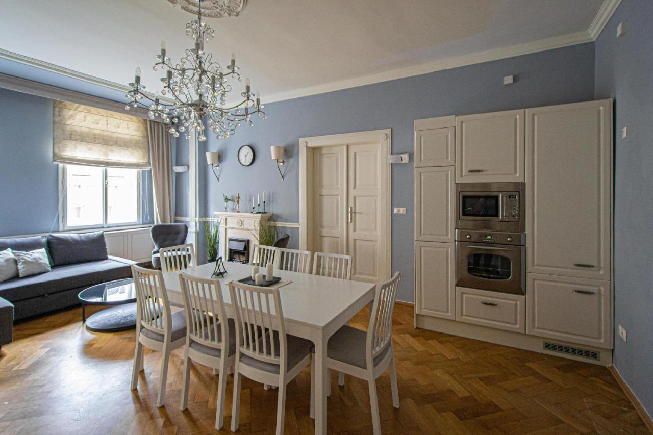 Luxury Central 150M2 Apartment On Wencelas Square With Private Garage Prag Dış mekan fotoğraf