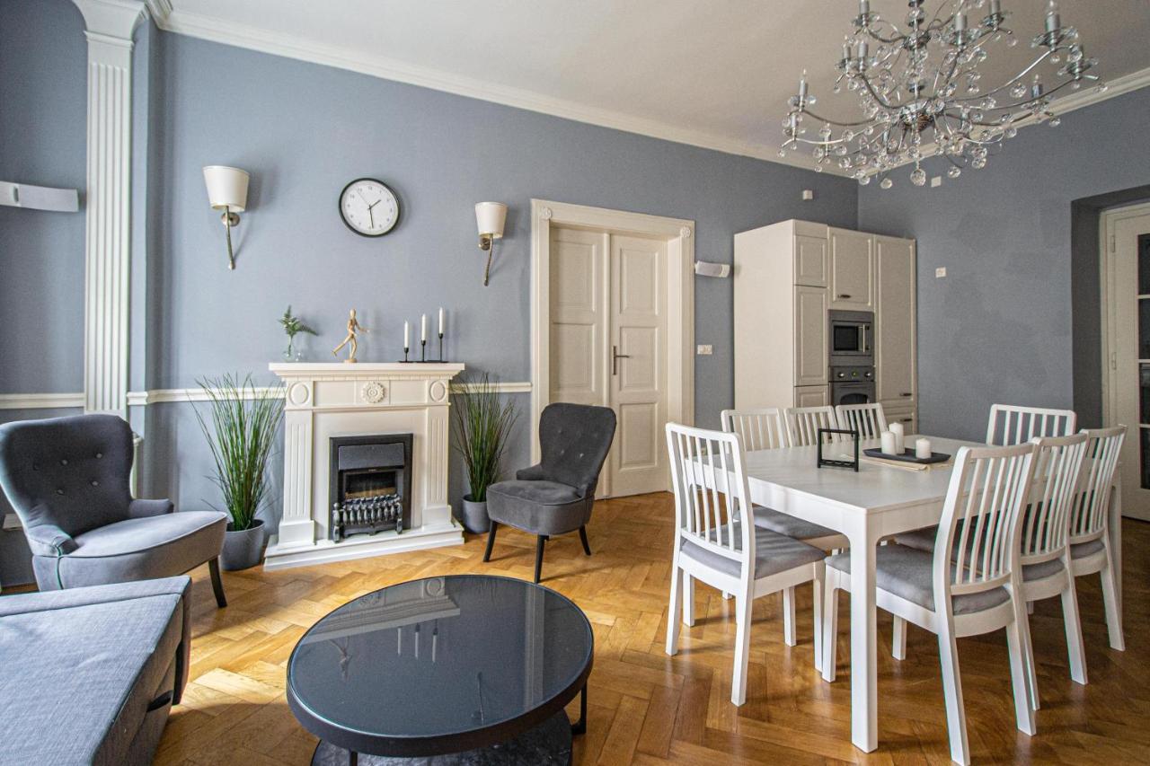 Luxury Central 150M2 Apartment On Wencelas Square With Private Garage Prag Dış mekan fotoğraf