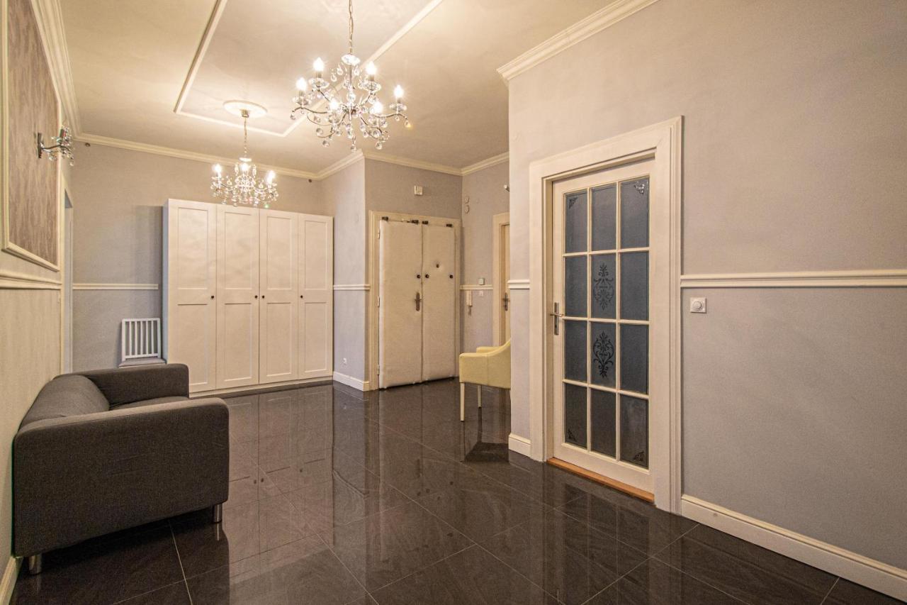 Luxury Central 150M2 Apartment On Wencelas Square With Private Garage Prag Dış mekan fotoğraf