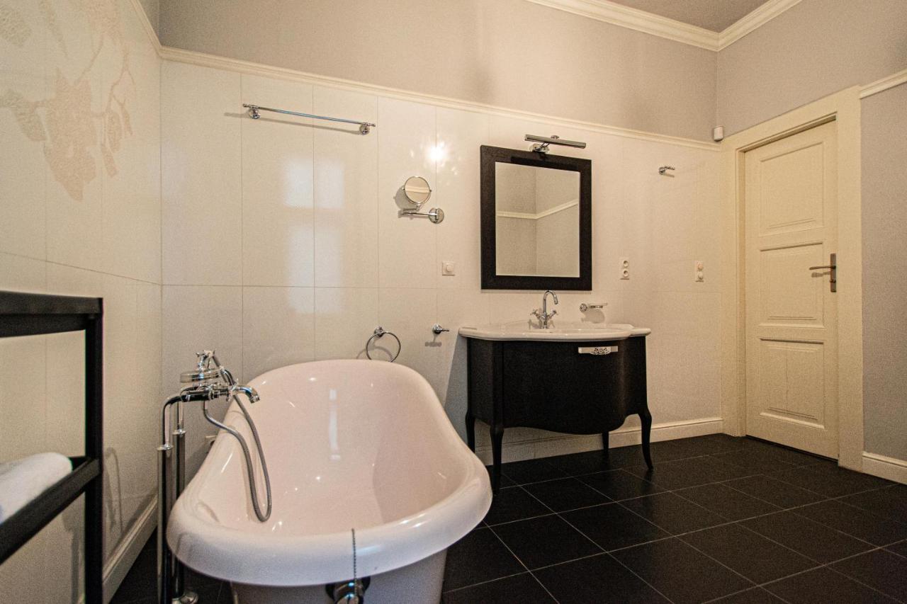 Luxury Central 150M2 Apartment On Wencelas Square With Private Garage Prag Dış mekan fotoğraf