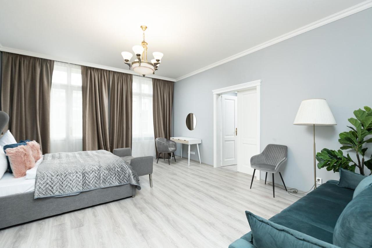 Luxury Central 150M2 Apartment On Wencelas Square With Private Garage Prag Dış mekan fotoğraf